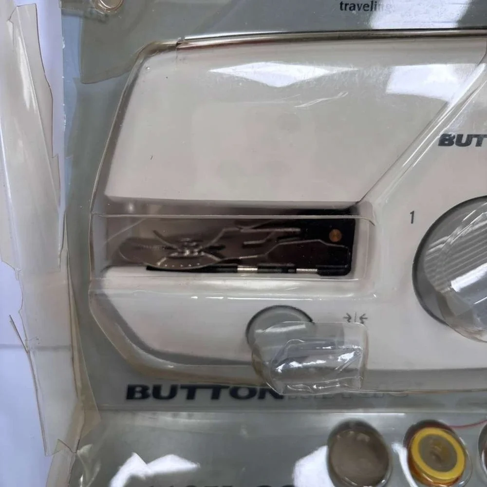 VTG Singer Button Magic Hand Held B110X-CS Includes 4 Spools of Thread & Buttons